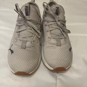 Puma women’s lavender Sneakers